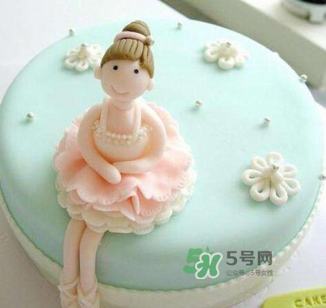 翻糖蛋糕好吃吗？翻糖蛋糕能用戚风蛋糕坯吗