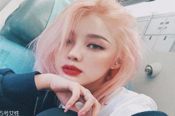 什么颜色头发显白 显白的发色