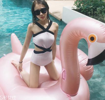 泳衣里面穿什么 这些知识要清楚