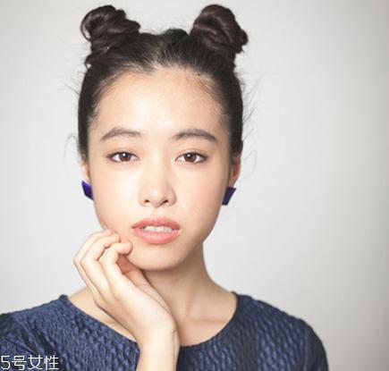 如何自己做简单盘发 双丸子头最好看的扎法