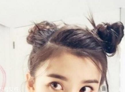如何自己做简单盘发 双丸子头最好看的扎法