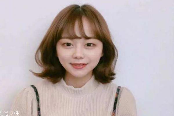 长宽脸适合什么发型 长宽脸女生适合的发型