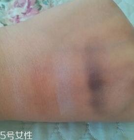 雅诗兰黛眼影盘怎么用？