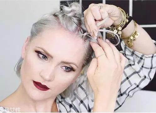 1分钟扎头发的方法 三种丰盈好看的懒人扎发发型