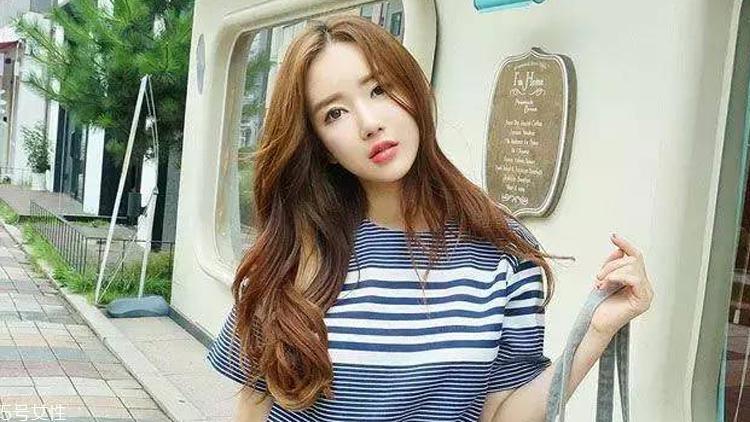 1分钟扎头发的方法 三种丰盈好看的懒人扎发发型