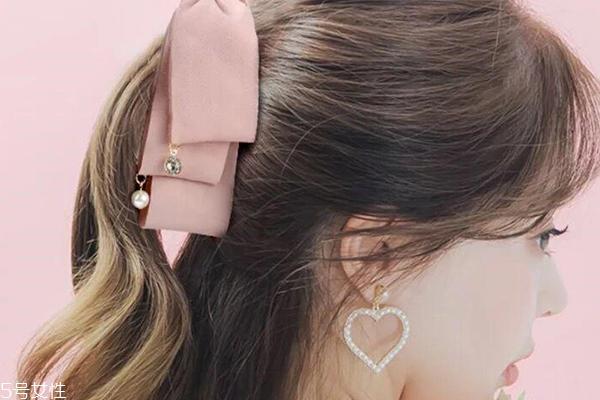 秋冬扎什么发型好看 这几款一分钟能搞定