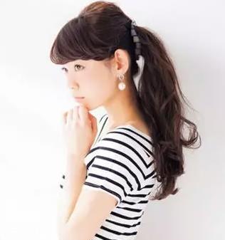 秋冬扎什么发型好看 这几款一分钟能搞定