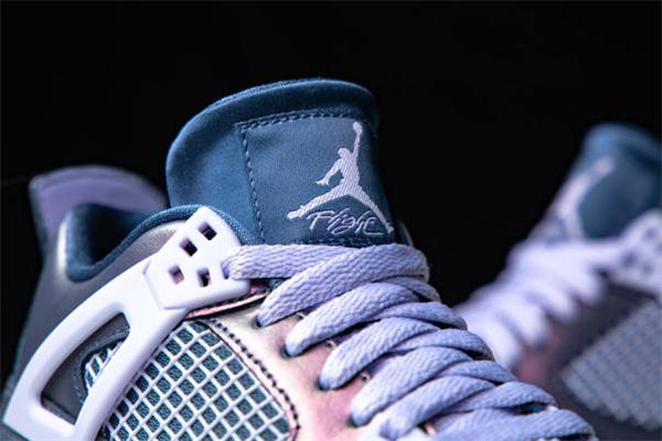 aj4变色龙多少钱 aj4变色龙原价