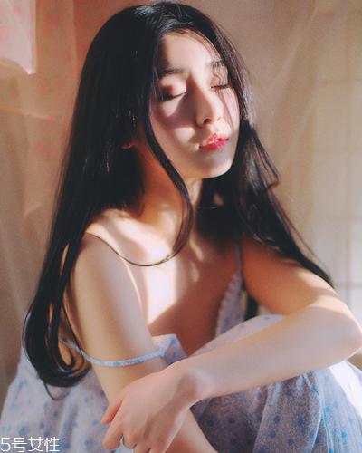 中分发型适合什么脸型的女生 2018短发发型推荐