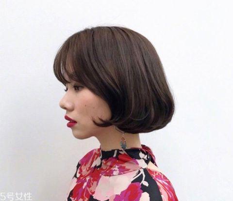 中分发型适合什么脸型的女生 2018短发发型推荐