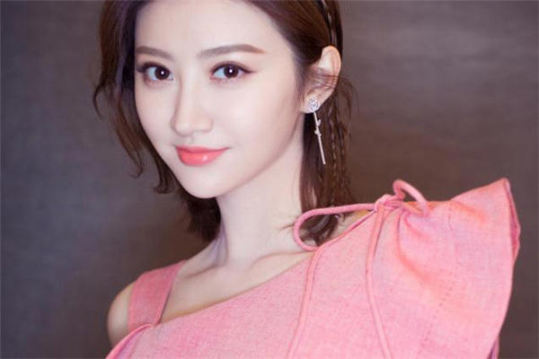 自体脂肪填充眼窝安全吗 自体脂肪丰眼窝副作用