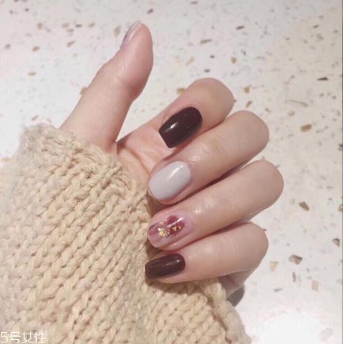 深色美甲图片2022款式 美甲图片2022款式显气质