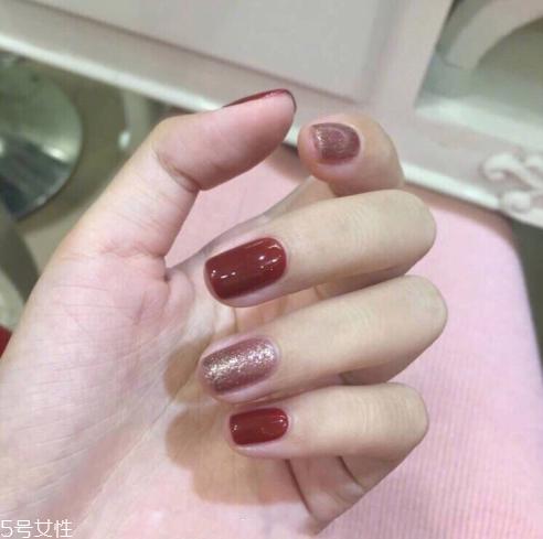 深色美甲图片2022款式 美甲图片2022款式显气质