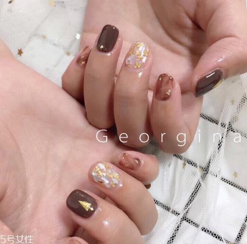 深色美甲图片2022款式 美甲图片2022款式显气质