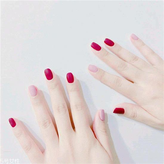 深色美甲图片2022款式 美甲图片2022款式显气质
