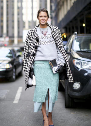 冬天卫衣怎么搭配