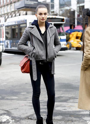 冬天卫衣怎么搭配