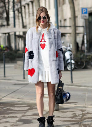 冬天卫衣怎么搭配