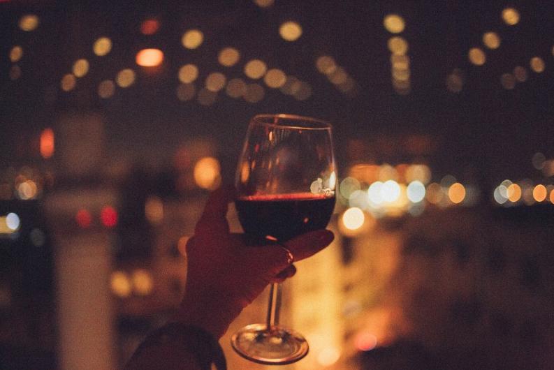 红酒怎么开瓶塞最简单没有开瓶器