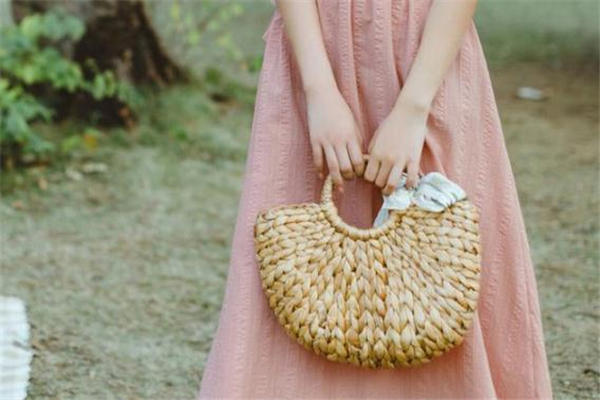 2019流行什么样的藤编包 ins夏季最火包款