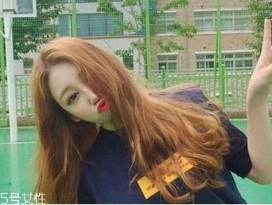 2022染头发流行什么颜色 2022夏季适合颜色头发