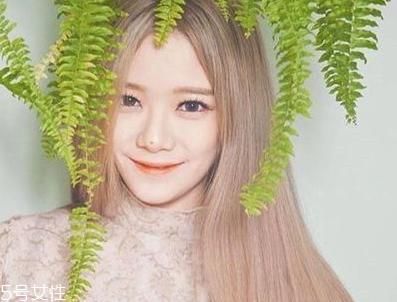 2022染头发流行什么颜色 2022夏季适合颜色头发