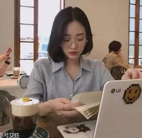 2022染头发流行什么颜色 2022夏季适合颜色头发