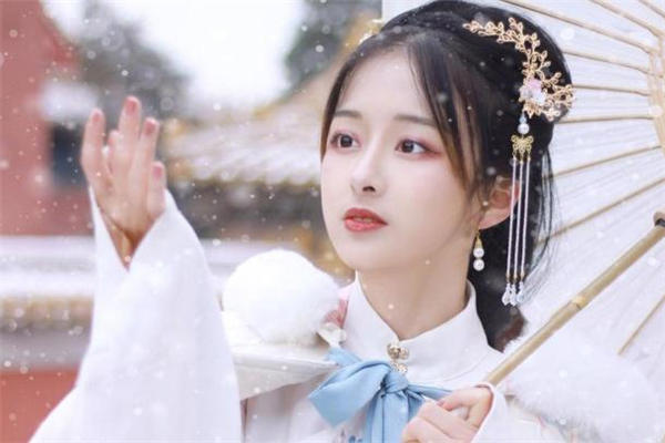 汉服配什么发型好看 穿汉服适合什么样的发型