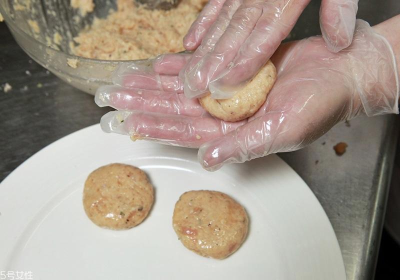 自制炸鸡块的做法 鸡胸肉少油更健康