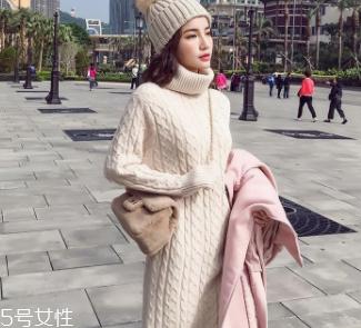 长款毛衣怎么搭配外套？六款毛衣连衣裙怎么搭都好看