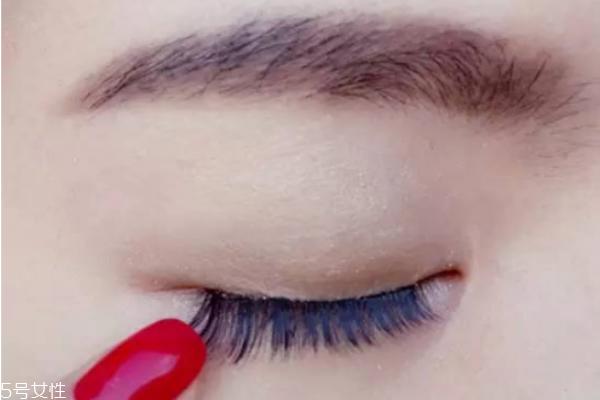 如何简单化淡妆 最简单的上班族淡妆画法