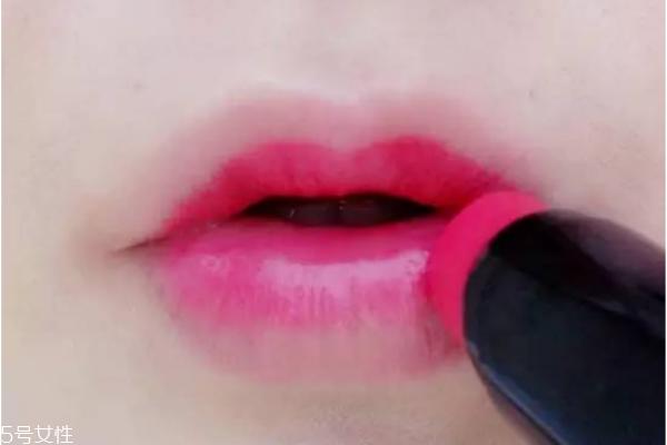 如何简单化淡妆 最简单的上班族淡妆画法