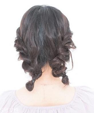 怎么用卷发棒卷内扣 轻松烫优雅波波头发型