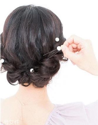 怎么用卷发棒卷内扣 轻松烫优雅波波头发型