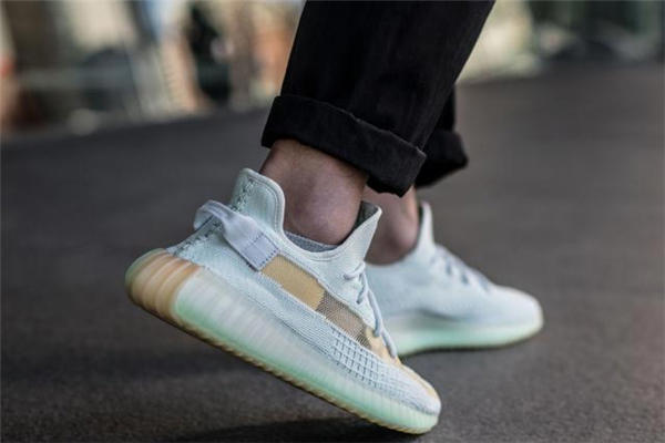 yeezy 350 v2 hyperspace测评 上脚效果惊人