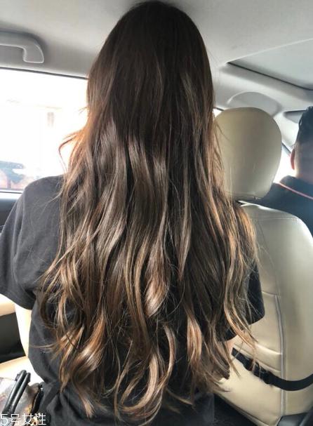 亚麻棕适合黄皮吗 亚麻棕剪什么发型好看