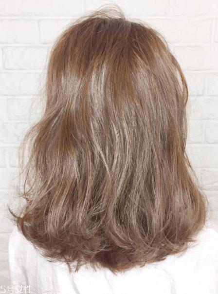 亚麻棕适合黄皮吗 亚麻棕剪什么发型好看