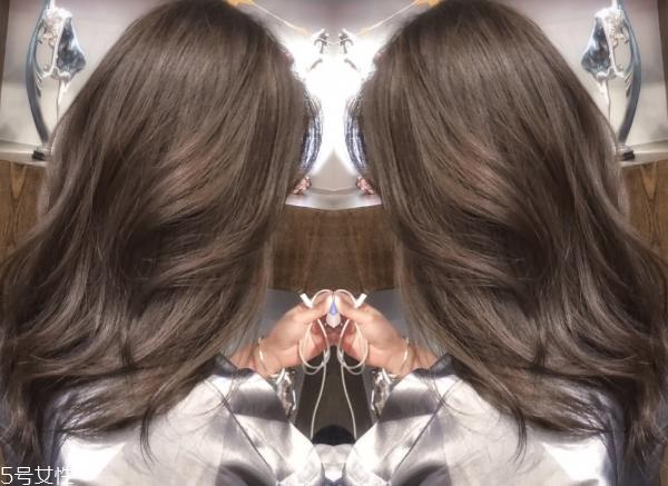 亚麻棕适合黄皮吗 亚麻棕剪什么发型好看