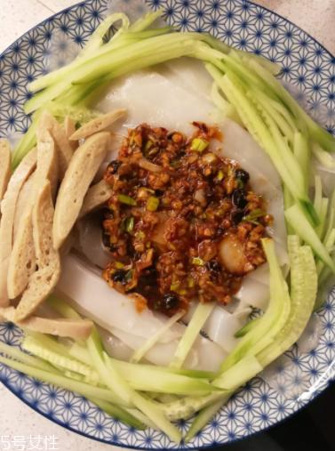 自制凉皮的简单做法 超详细自制凉皮方法