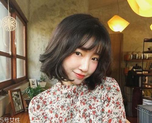 好看的女生短卷发发型推荐 夏天适合的短发发型图片推荐