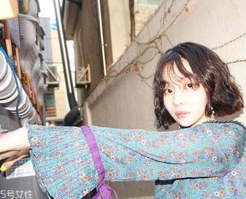 好看的女生短卷发发型推荐 夏天适合的短发发型图片推荐