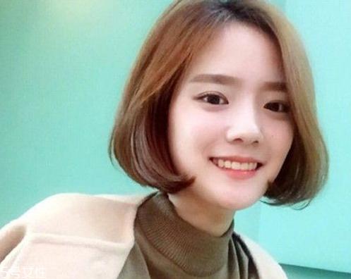 好看的女生短卷发发型推荐 夏天适合的短发发型图片推荐