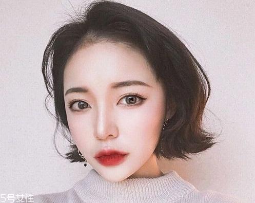 好看的女生短卷发发型推荐 夏天适合的短发发型图片推荐