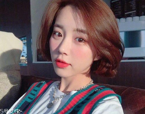 好看的女生短卷发发型推荐 夏天适合的短发发型图片推荐