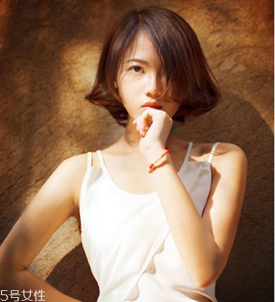 好看的女生短卷发发型推荐 夏天适合的短发发型图片推荐