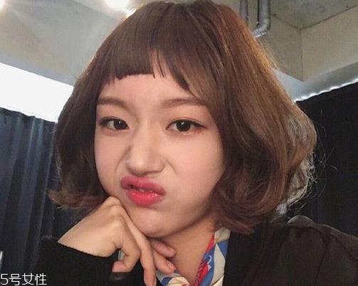 女生短卷发发型推荐 短发半扎丸子头扎法