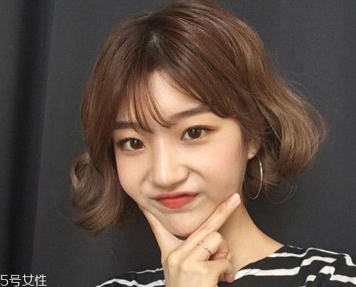 女生短卷发发型推荐 短发半扎丸子头扎法