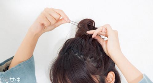 女生短卷发发型推荐 短发半扎丸子头扎法