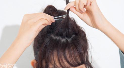 女生短卷发发型推荐 短发半扎丸子头扎法