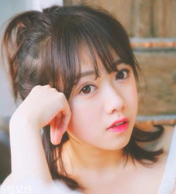 女生短卷发发型推荐 短发半扎丸子头扎法